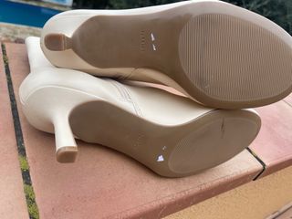 Botines blancos con cremallera