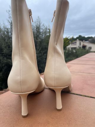 Botines blancos con cremallera