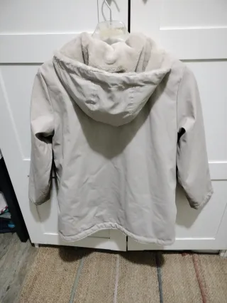 Chubasquero niña Zara beige 11/12 años