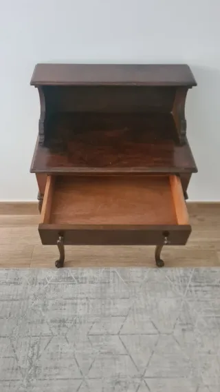 Mesita auxiliar de madera maciza