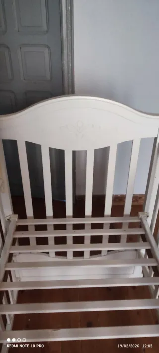 Cuna de madera blanca natural