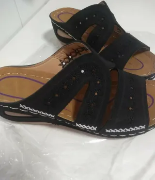 Sandalias negras mujer cuña. Nuevas