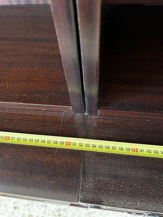 Mueble de salón antiguo de madera y cristal