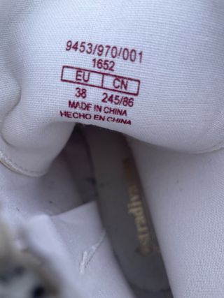 Botines blancos con cremallera y cordones