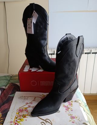 Botas camperas negras talla 36 nuevas