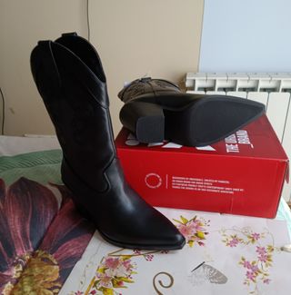 Botas camperas negras talla 36 nuevas