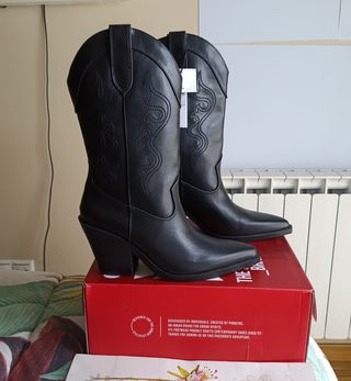 Botas camperas negras talla 36 nuevas