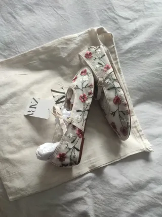 Zapatos Zara bordados flores
