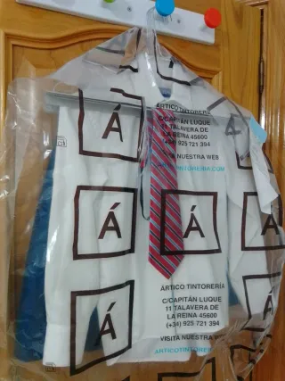 Traje de niño azul Lavado y secado de Tintorería
