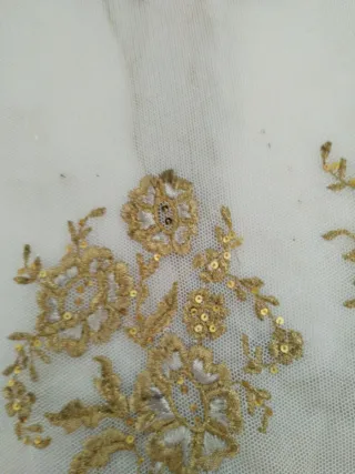 Manteletas para niña bordadas doradas