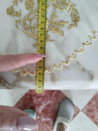 Manteletas para niña bordadas doradas