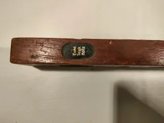 Nivel de madera antiguo