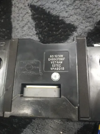 Placa Base TV de 65 pul  LG UM7450PLA con altavoce