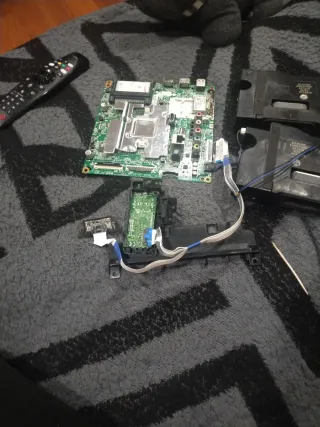 Placa Base TV de 65 pul  LG UM7450PLA con altavoce