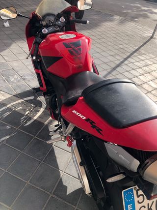 Honda CBR 600 RR Roja y Negra