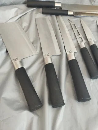 Set coltelli da cucina con supporto in legno K