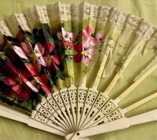 Coppia ventagli bachelite decorati