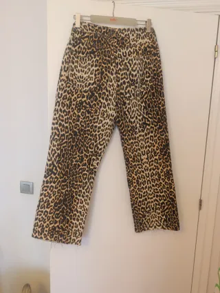 Pantalón vaquero estampado leopardo Pull&Bear