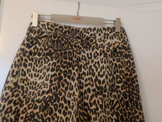 Pantalón vaquero estampado leopardo Pull&Bear
