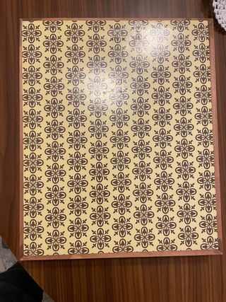 Vassoio vintage in legno con pizzo sotto vetro