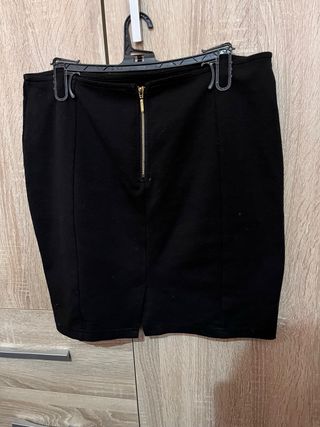 Falda tubo negra corta Talla M