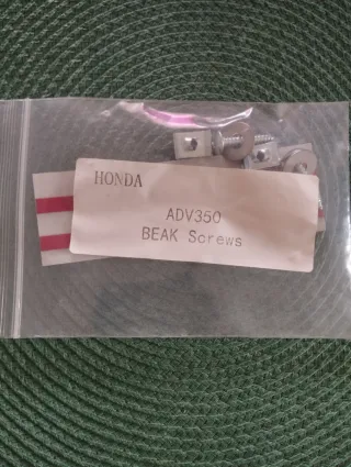 Guardabarros Honda ADV 350 Blanco Nuevo .