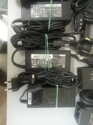 Lotto 9 Alimentatori completi di cavi rete fissa