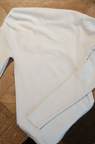 Top asimétrico blanco