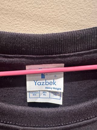 2 Camisetas Bad Bunny Negra una talla L y otra XL