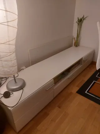 Muebles salón comedor blanco y cristal