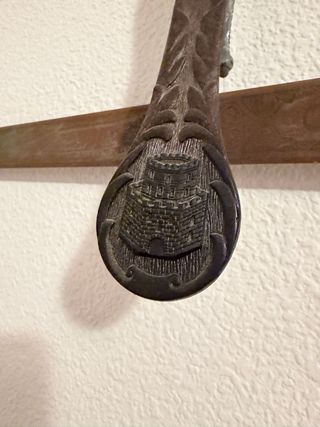 Espada toledana decorativa y ballesta