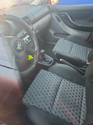 SEAT Leon 2001se vende o cambia