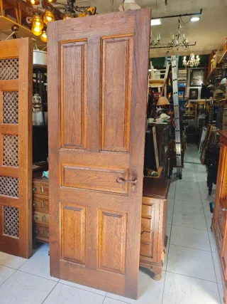 Puerta de castaño macizo