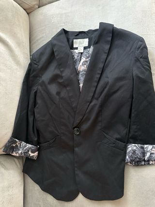 Giacca H&M nera con fodera floreale taglia M