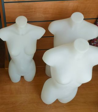 Lote 5 maniquíes de mujer, cada pieza 20 €