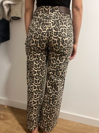 Pantalón estampado animal print