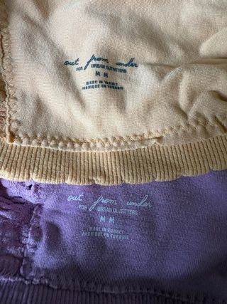 2 Bralettes Out From Under coral y lavanda