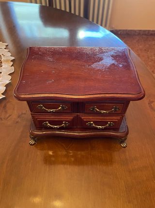 Joyero de madera con cajones