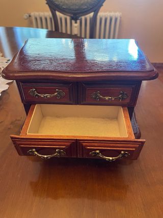 Joyero de madera con cajones