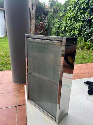 Armario pequeño de baño plateado