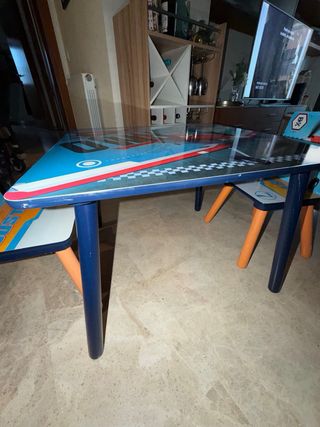 Tavolo e sedie per bambini in legno