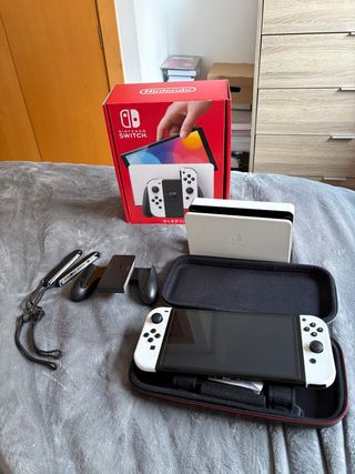 Nintendo Switch OLED Bianca