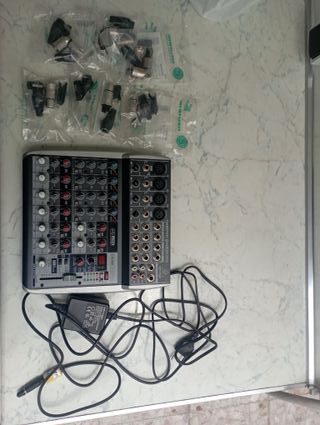 Mesa de mezclas Behringer Xenyx QX1202USB