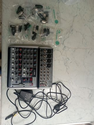 Mesa de mezclas Behringer Xenyx QX1202USB
