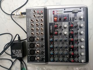 Mesa de mezclas Behringer Xenyx QX1202USB