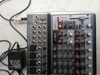 Mesa de mezclas Behringer Xenyx QX1202USB