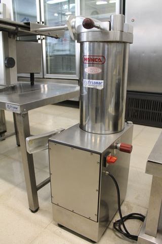 EMBUTIDORA MAINCA HE-12