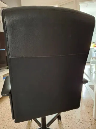 Silla de oficina negra