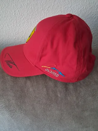 Gorra Ferrari Roja y Amarilla Firmada
