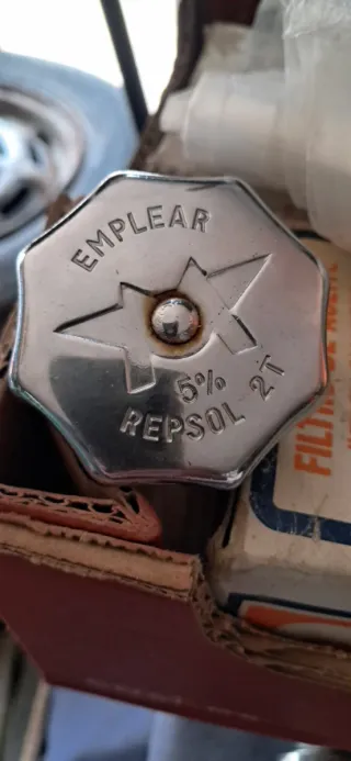 Tapón Mobylette Repsol 5% 2T